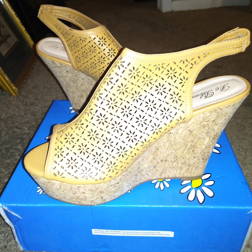 Shoes - Picture 6 of 8